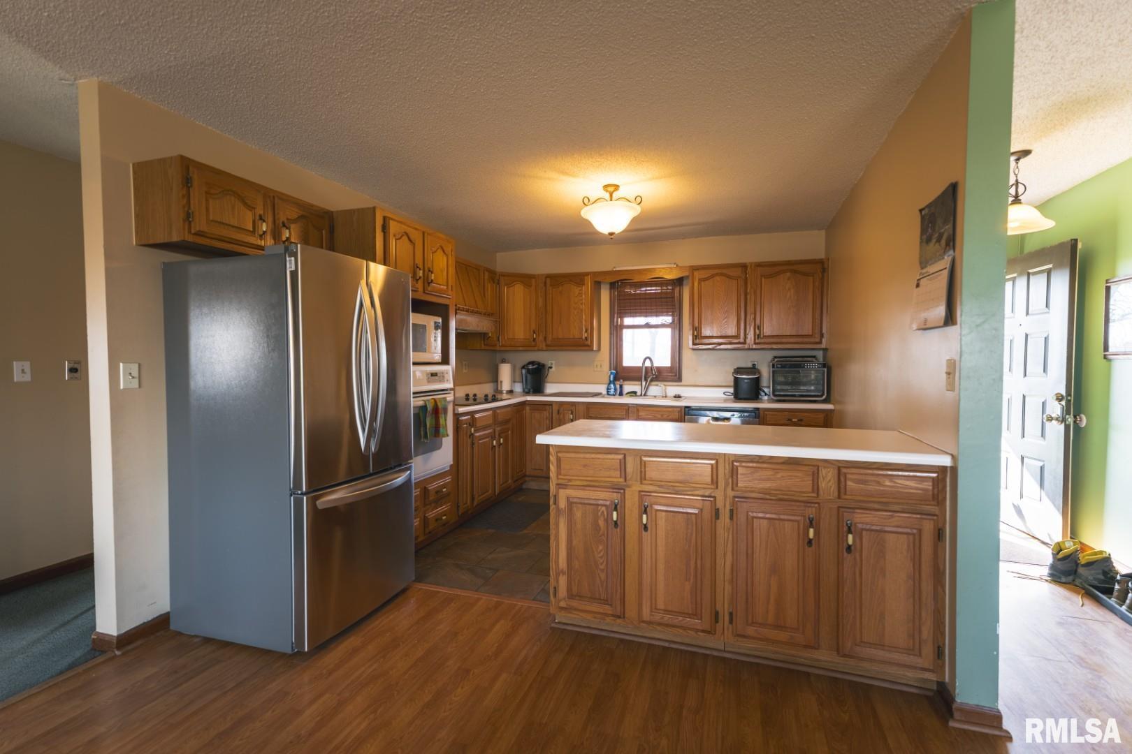 896 Northeast 1300 Street Roodhouse, IL 62082 - Photo 12 of 35