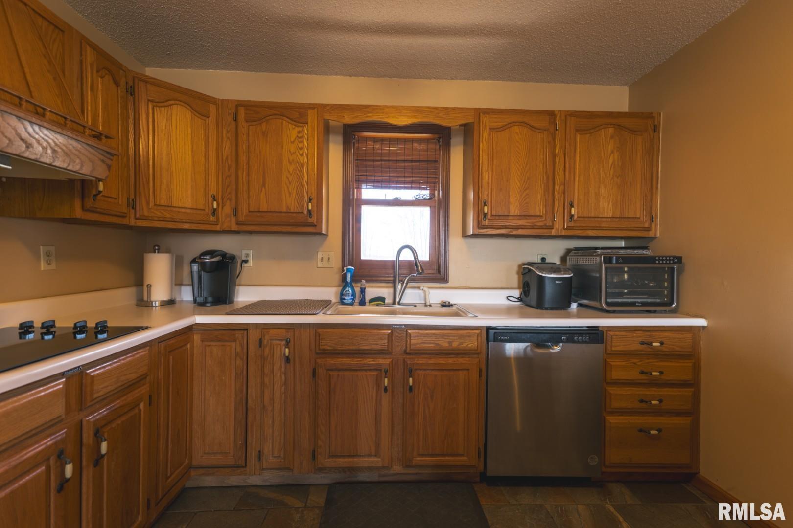 896 Northeast 1300 Street Roodhouse, IL 62082 - Photo 13 of 35