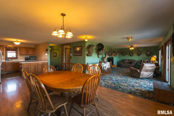 $399,000 | 896 Northeast 1300 Street, Roodhouse, IL 62082