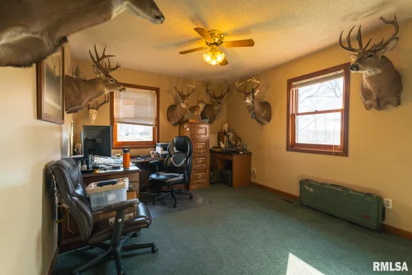 $399,000 | 896 Northeast 1300 Street, Roodhouse, IL 62082