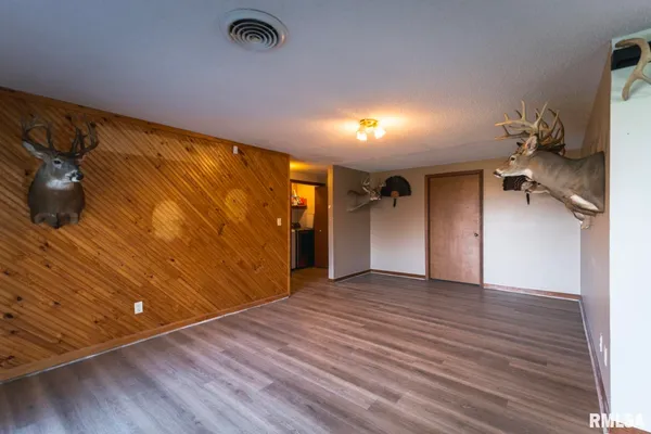 $399,000 | 896 Northeast 1300 Street, Roodhouse, IL 62082