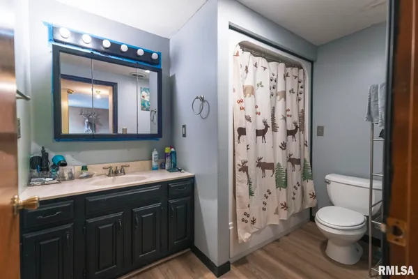 $399,000 | 896 Northeast 1300 Street, Roodhouse, IL 62082