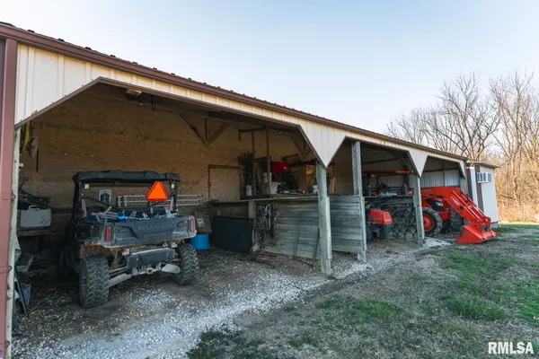 $399,000 | 896 Northeast 1300 Street, Roodhouse, IL 62082