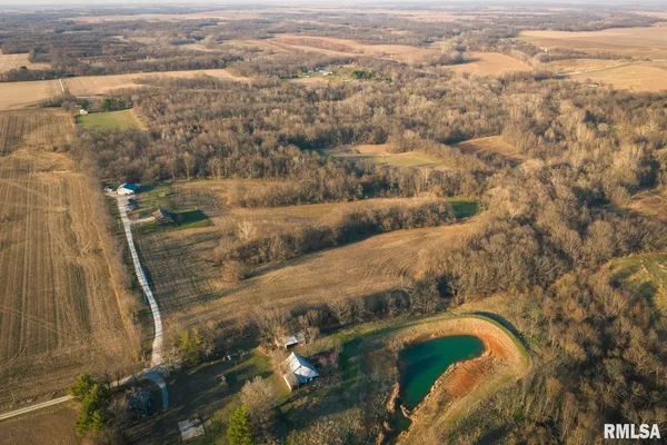 $399,000 | 896 Northeast 1300 Street, Roodhouse, IL 62082