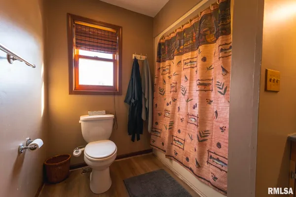 $399,000 | 896 Northeast 1300 Street, Roodhouse, IL 62082