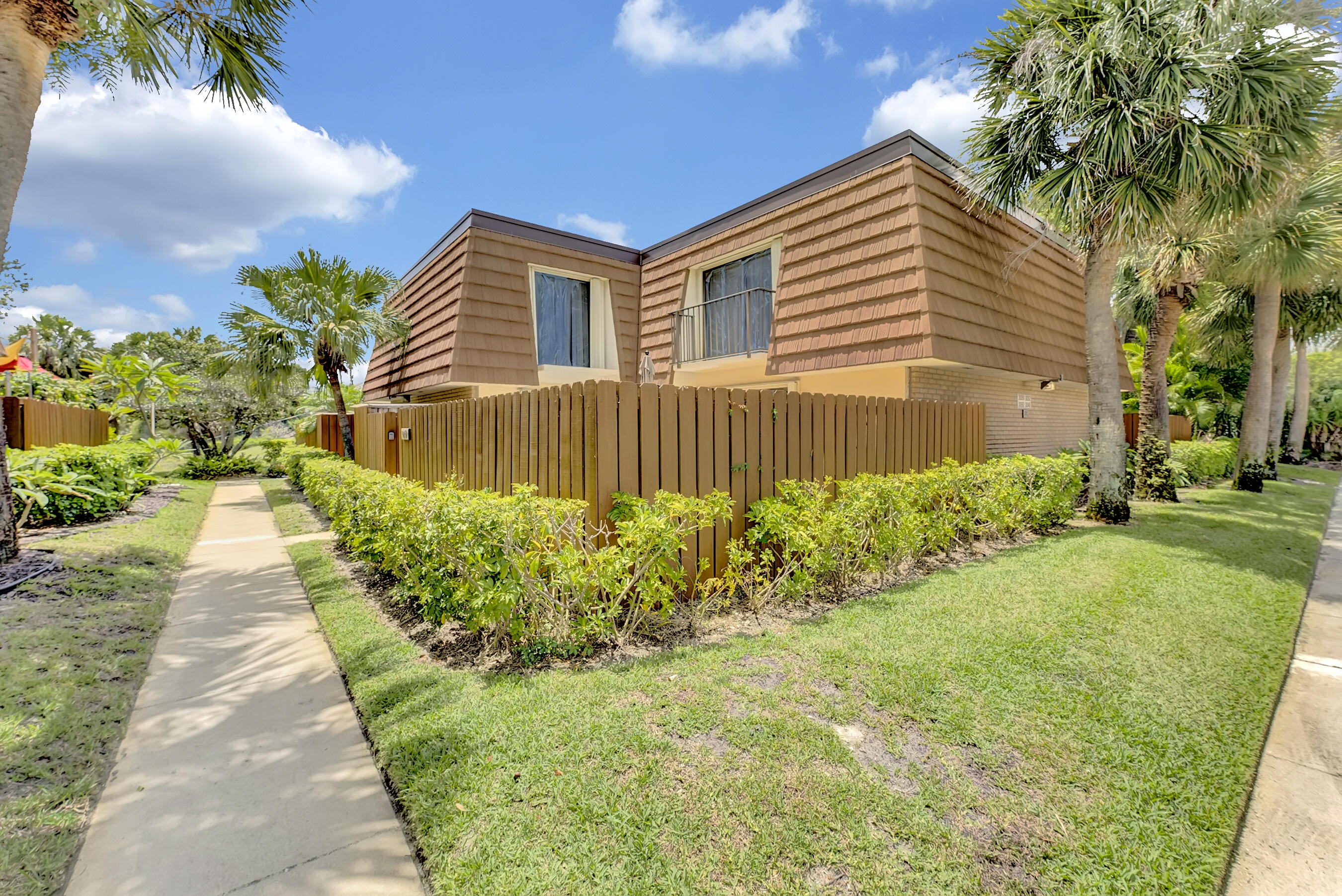 3050 30th Court Jupiter, FL 33477 - Photo 3 of 35 DSC09121