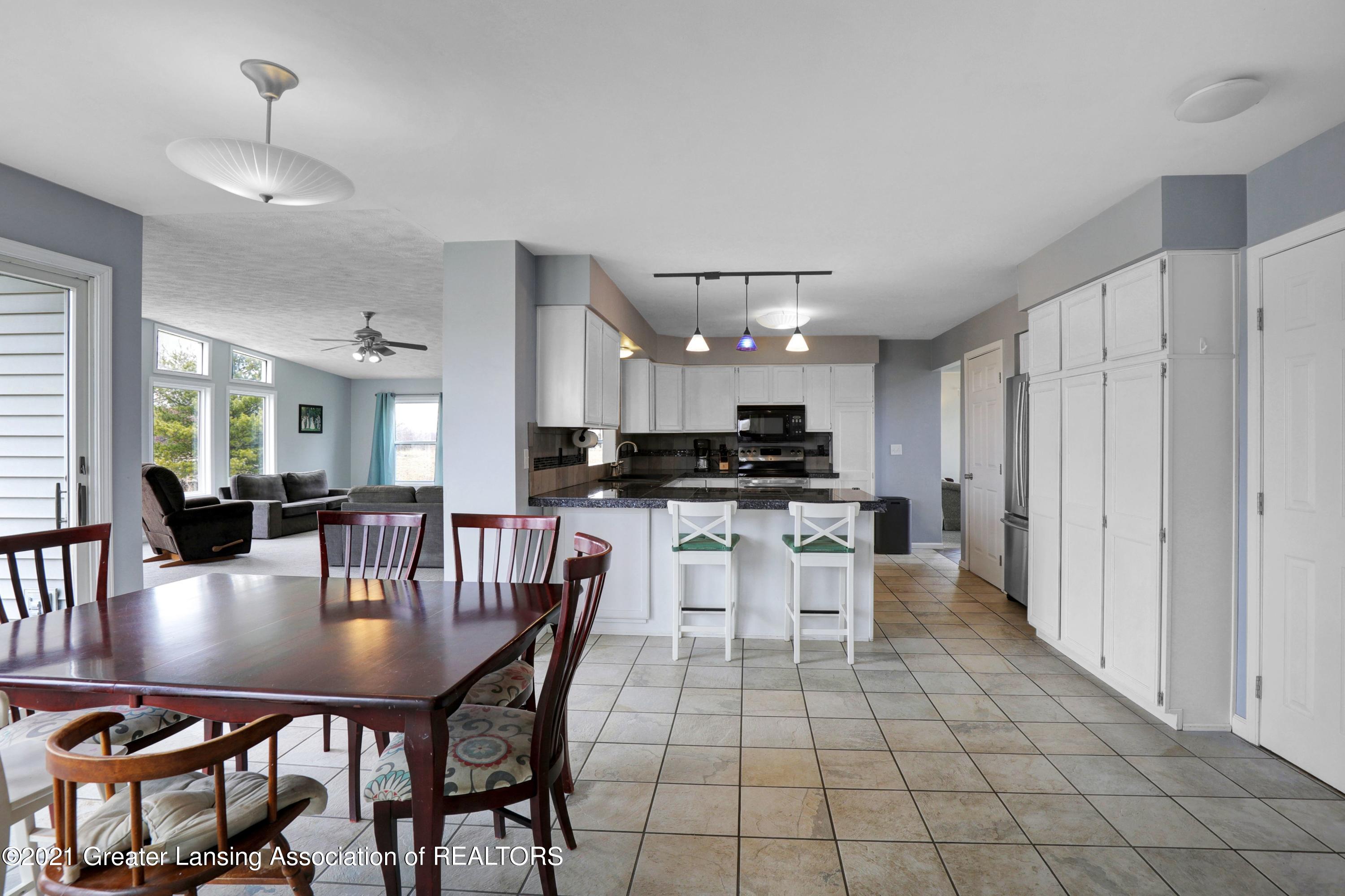 6510 West Howe Road Dewitt, MI 48820 - Photo 15 of 41 Living dining kitchen