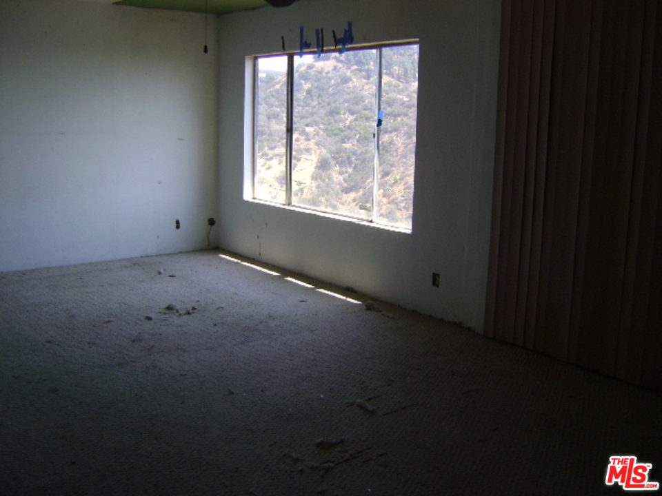 8401 Wyndham Road Los Angeles, CA 90046 - Photo 13 of 36