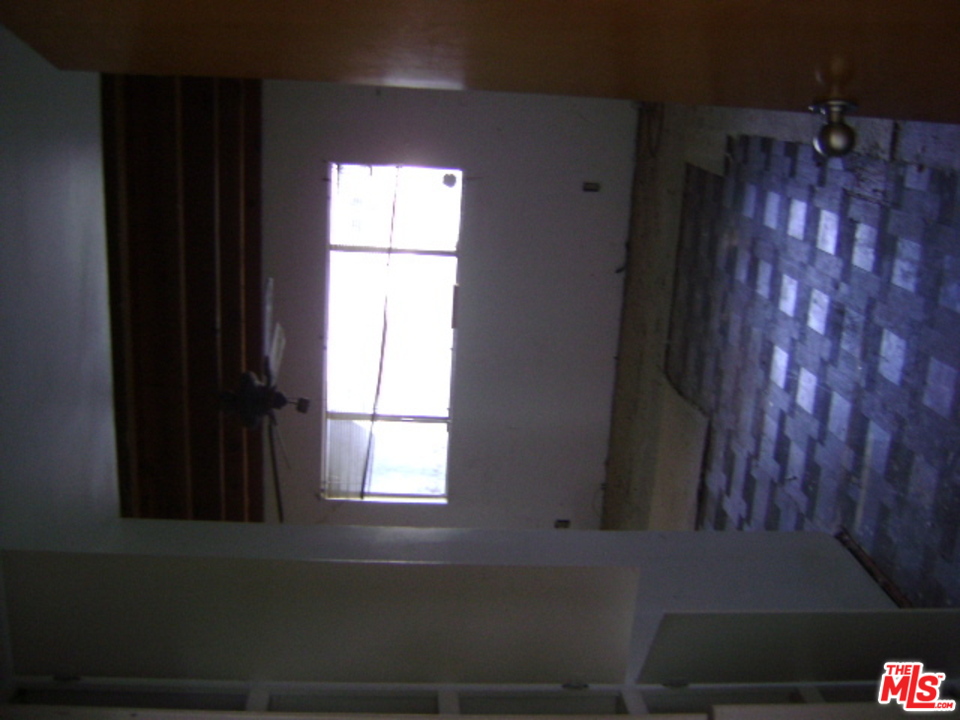 8401 Wyndham Road Los Angeles, CA 90046 - Photo 3 of 36