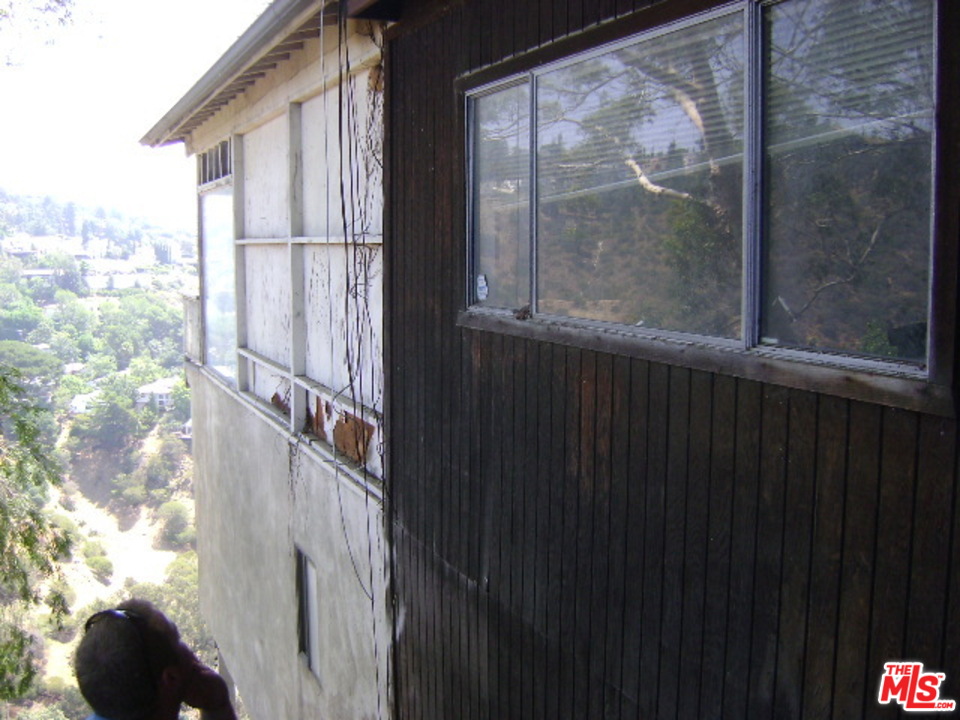 8401 Wyndham Road Los Angeles, CA 90046 - Photo 28 of 36