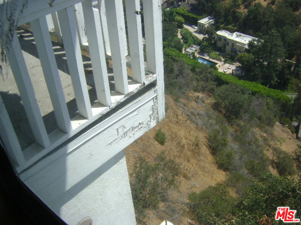 8401 Wyndham Road Los Angeles, CA 90046 - Photo 30 of 36