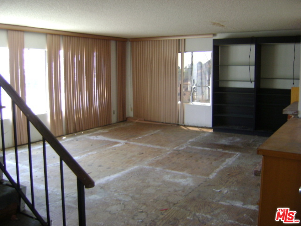 8401 Wyndham Road Los Angeles, CA 90046 - Photo 6 of 36