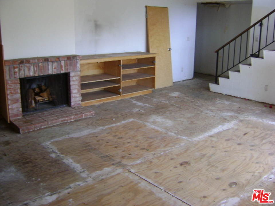 8401 Wyndham Road Los Angeles, CA 90046 - Photo 8 of 36