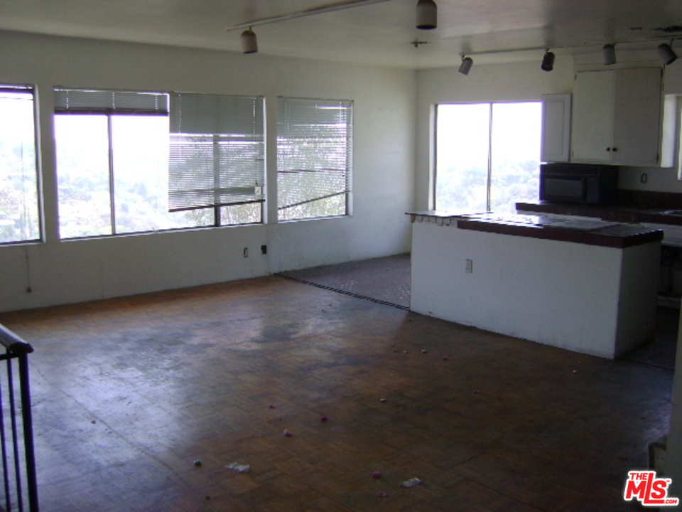 8401 Wyndham Road Los Angeles, CA 90046 - Photo 10 of 36