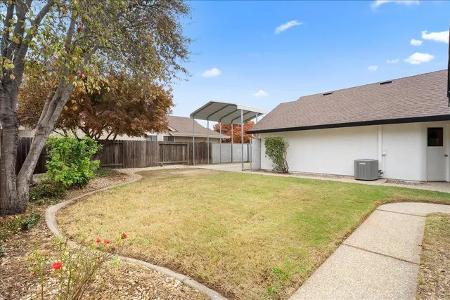a front view of house with yard
