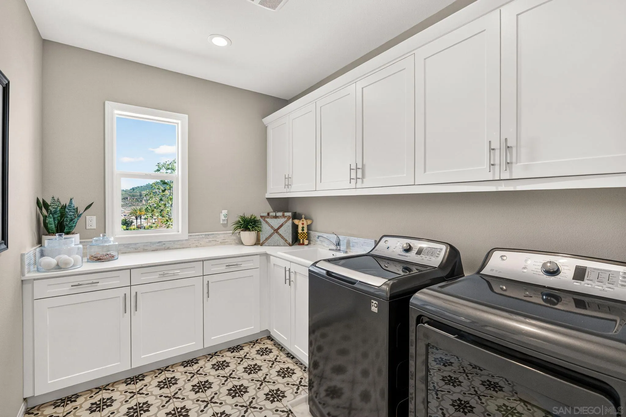 21509 Wilgen Road Escondido, CA 92029 - Photo 27 of 37 a utility room with sink dryer and washer