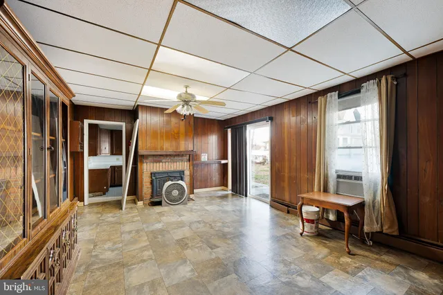 $305,000 | 6 North Railroad Avenue, Wyoming, DE 19934