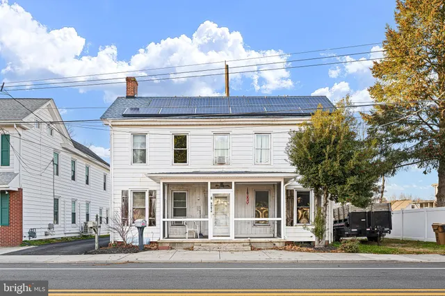 $305,000 | 6 North Railroad Avenue, Wyoming, DE 19934