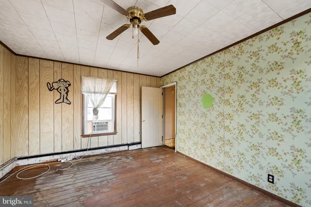 $305,000 | 6 North Railroad Avenue, Wyoming, DE 19934