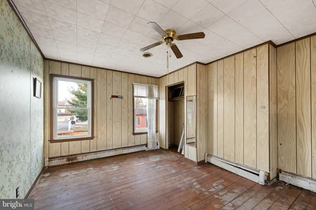 $305,000 | 6 North Railroad Avenue, Wyoming, DE 19934