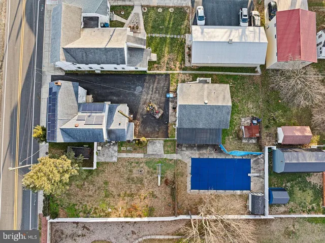 $305,000 | 6 North Railroad Avenue, Wyoming, DE 19934