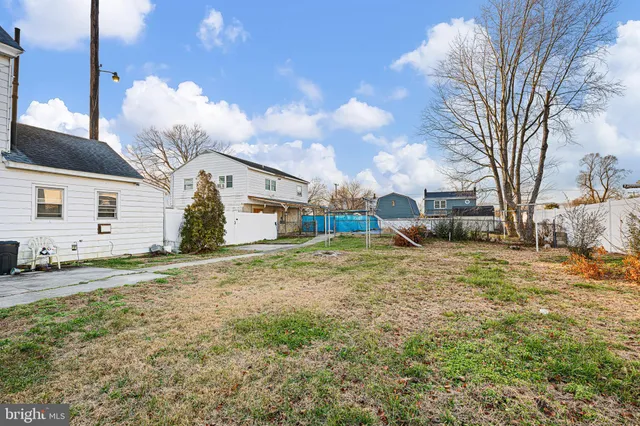 $305,000 | 6 North Railroad Avenue, Wyoming, DE 19934