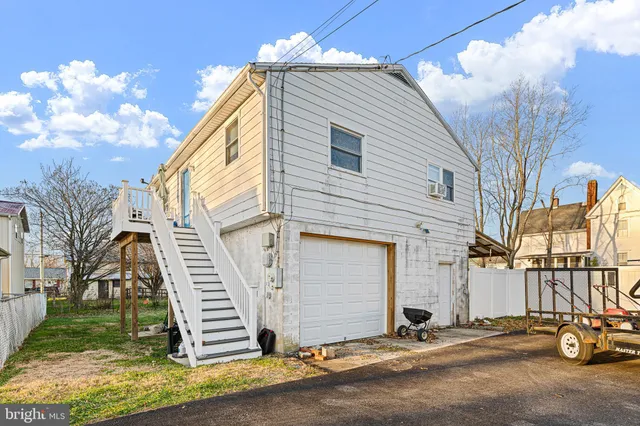 $305,000 | 6 North Railroad Avenue, Wyoming, DE 19934