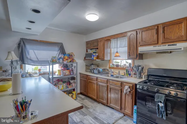 $305,000 | 6 North Railroad Avenue, Wyoming, DE 19934