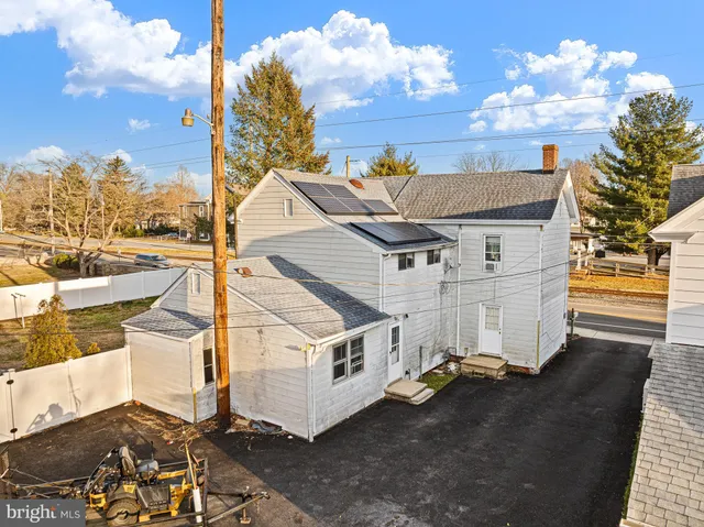 $305,000 | 6 North Railroad Avenue, Wyoming, DE 19934