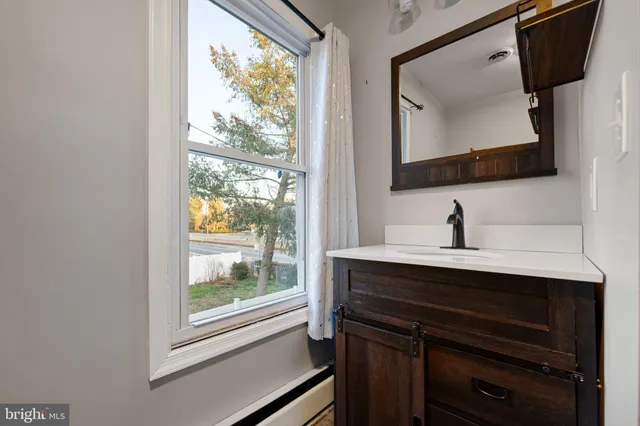 $305,000 | 6 North Railroad Avenue, Wyoming, DE 19934