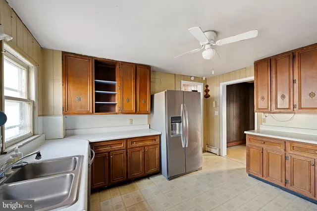 $305,000 | 6 North Railroad Avenue, Wyoming, DE 19934