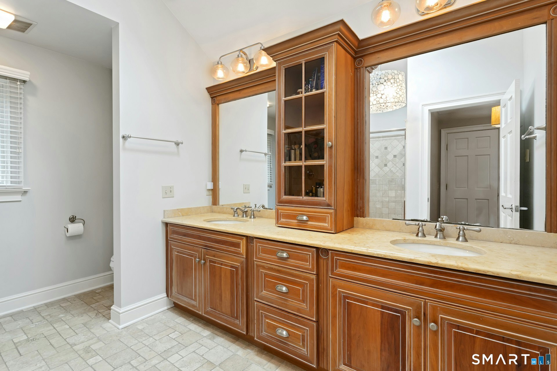 11 Walmsley Road Darien, CT 06820 - Photo 18 of 38