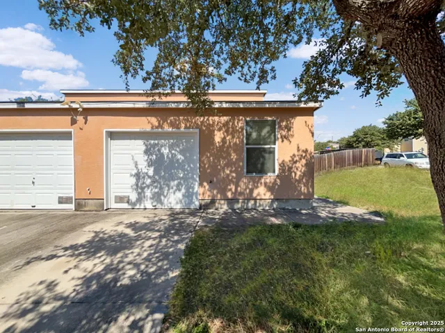 $1,095 | 8025 Maverick Climb, San Antonio, TX 78250