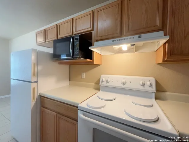 $1,095 | 8025 Maverick Climb, San Antonio, TX 78250