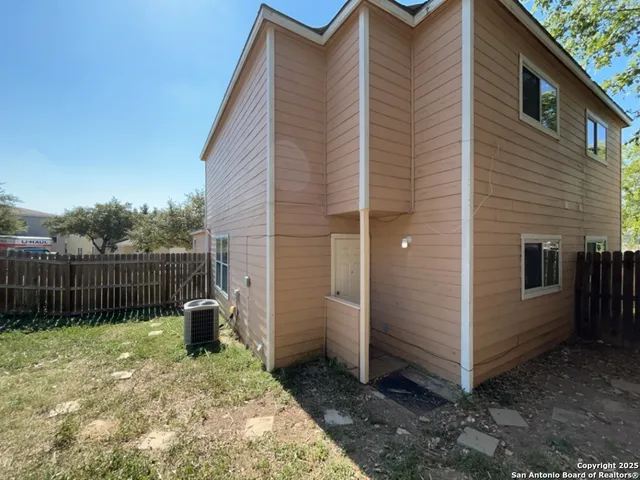 $1,095 | 8025 Maverick Climb, San Antonio, TX 78250