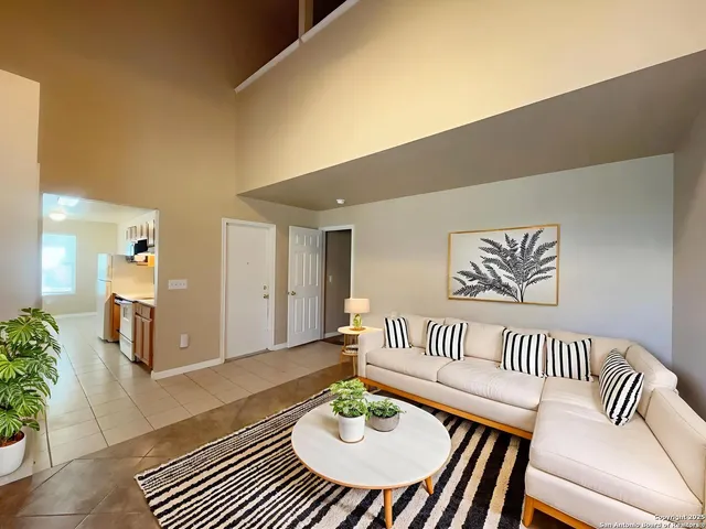 $1,095 | 8025 Maverick Climb, San Antonio, TX 78250