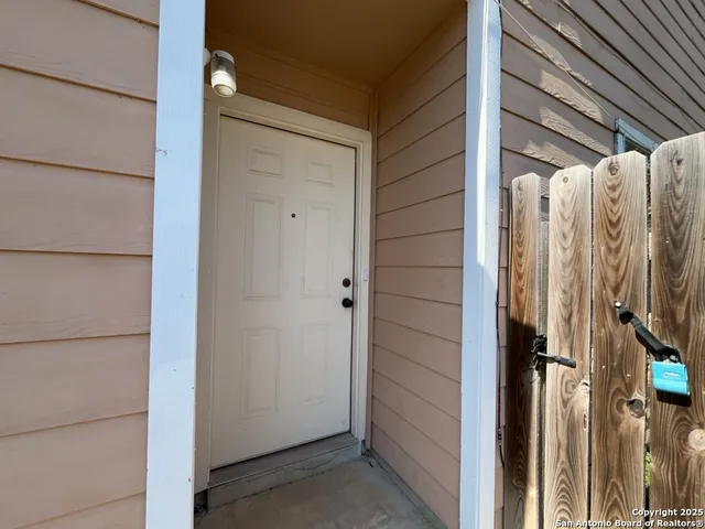 $1,095 | 8025 Maverick Climb, San Antonio, TX 78250