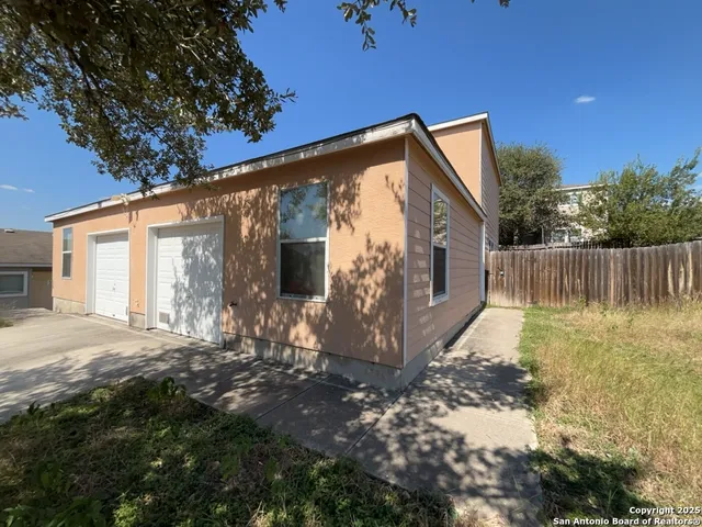 $1,095 | 8025 Maverick Climb, San Antonio, TX 78250