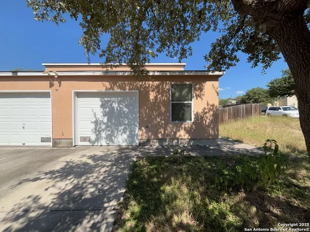 $1,095 | 8025 Maverick Climb, San Antonio, TX 78250