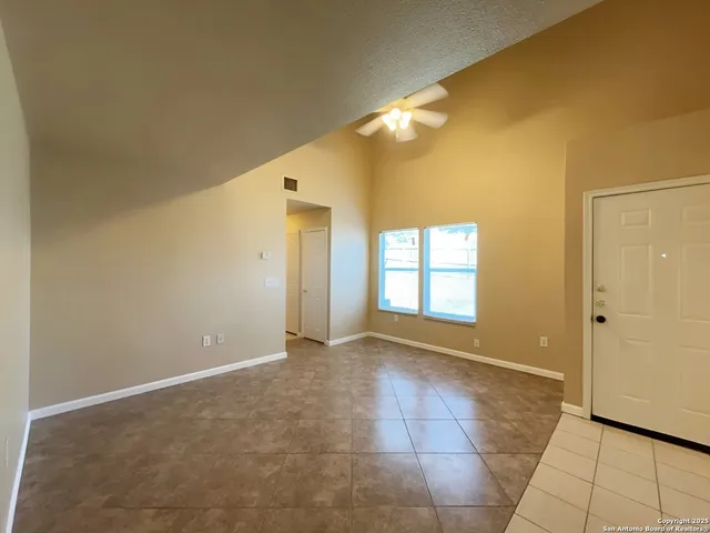 $1,095 | 8025 Maverick Climb, San Antonio, TX 78250