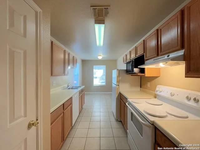 $1,095 | 8025 Maverick Climb, San Antonio, TX 78250