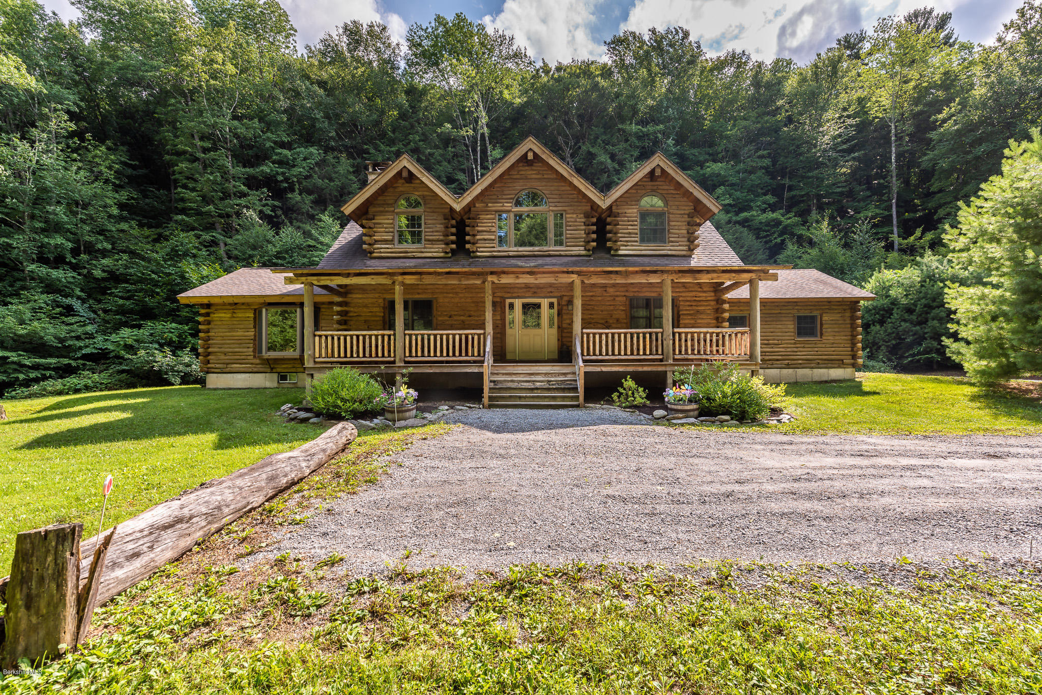 28 Cobb Road West Stockbridge, MA 01236 - Photo 2 of 29 Front of House
