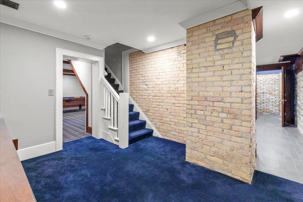 1724 Summit Avenue, Unit R Minneapolis, MN 55403 - Photo 51 of 57 Gallery Image 51