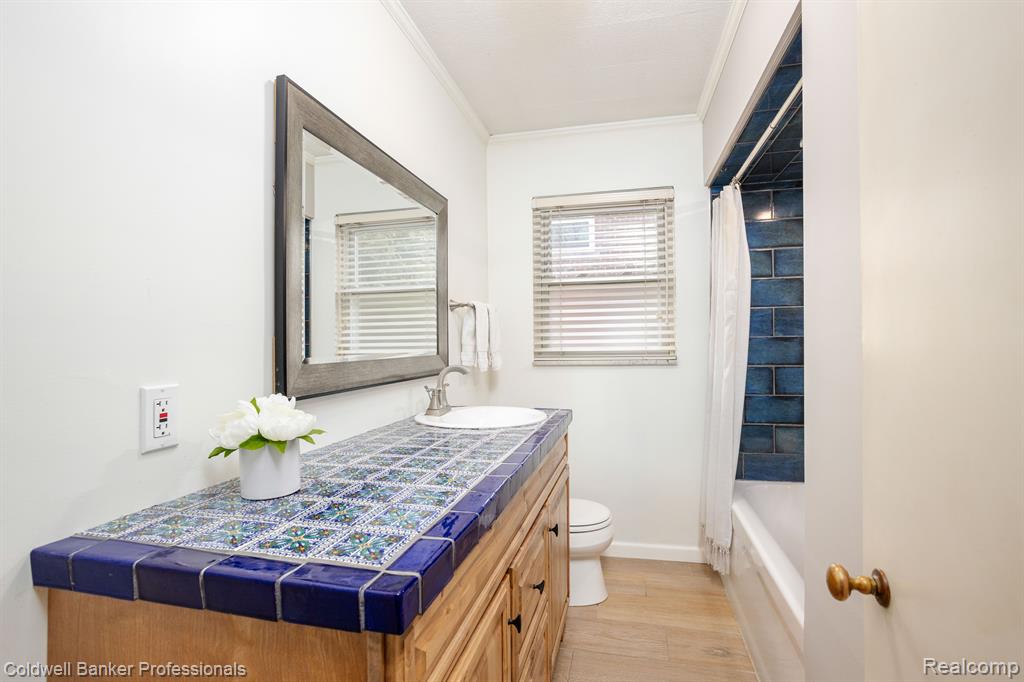 1485 Fairholme Road Grosse Pointe Woods, MI 48236 - Photo 20 of 40