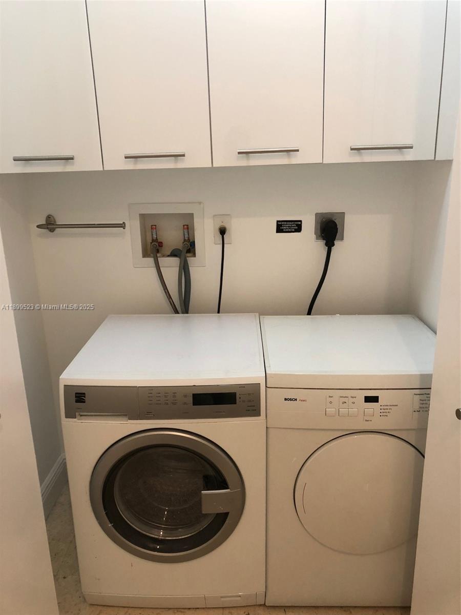 900 Brickell Key Boulevard, Unit 2205 Miami, FL 33131 - Photo 37 of 50 a utility room with dryer and washer