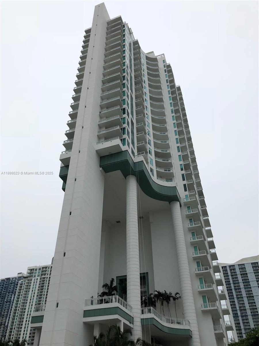 900 Brickell Key Boulevard, Unit 2205 Miami, FL 33131 - Photo 48 of 50