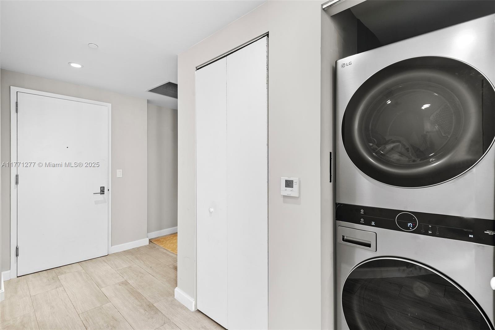 55 Southwest 9th Street, Unit 3601 Miami, FL 33130 - Photo 23 of 38 a utility room with dryer and washer