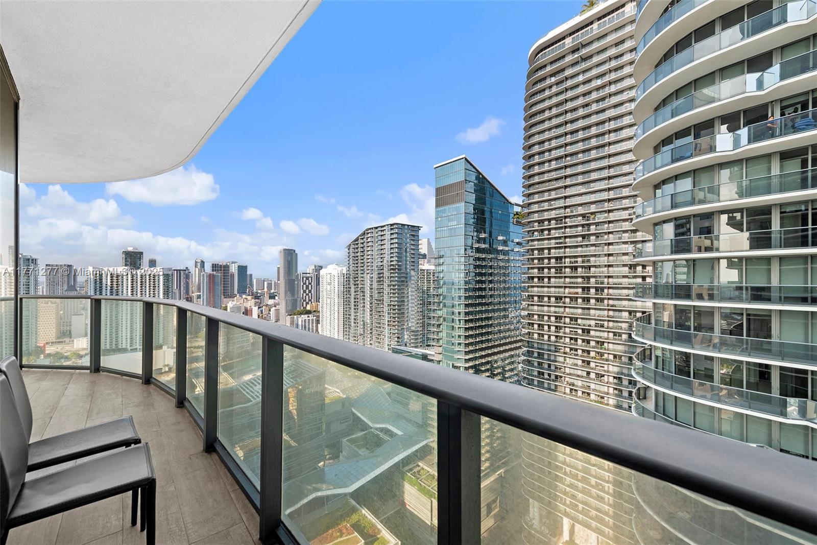 55 Southwest 9th Street, Unit 3601 Miami, FL 33130 - Photo 31 of 38 a view of city from a balcony