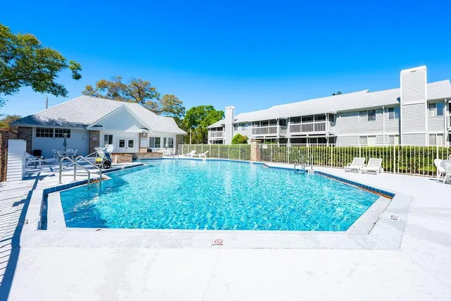 $272,500 | 2025 Eastbourne Way, Unit 7, Orlando, FL 32812