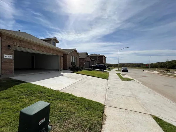 $2,700 | 15508 Balham Fort, Justin, TX 76247